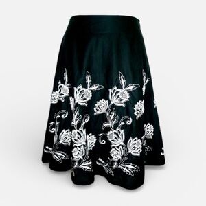Ann Taylor Loft Black Floral Embroidered A-Line Skirt Fully Lined 4P LikeNew